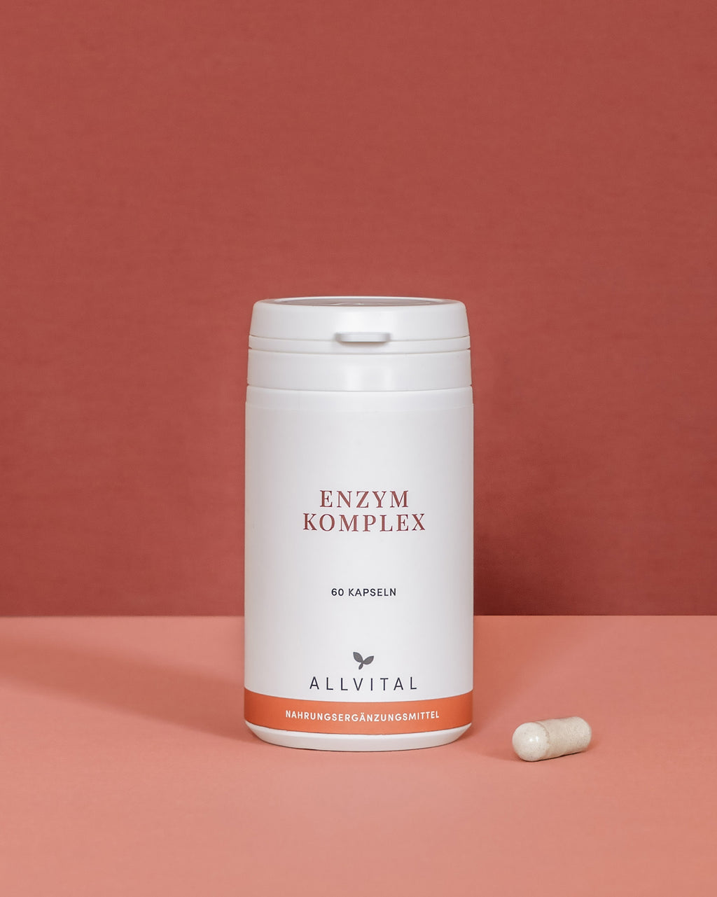 Allvital Enzym Komplex enthält die Verdauungsenzyme Amylase, Protease, Lactase, Lipase und Cellulase sowie sekundäre Pflanzenstoffe und Bitterstoffe.
