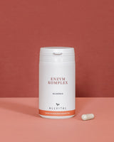 Allvital Enzym Komplex enthält die Verdauungsenzyme Amylase, Protease, Lactase, Lipase und Cellulase sowie sekundäre Pflanzenstoffe und Bitterstoffe.