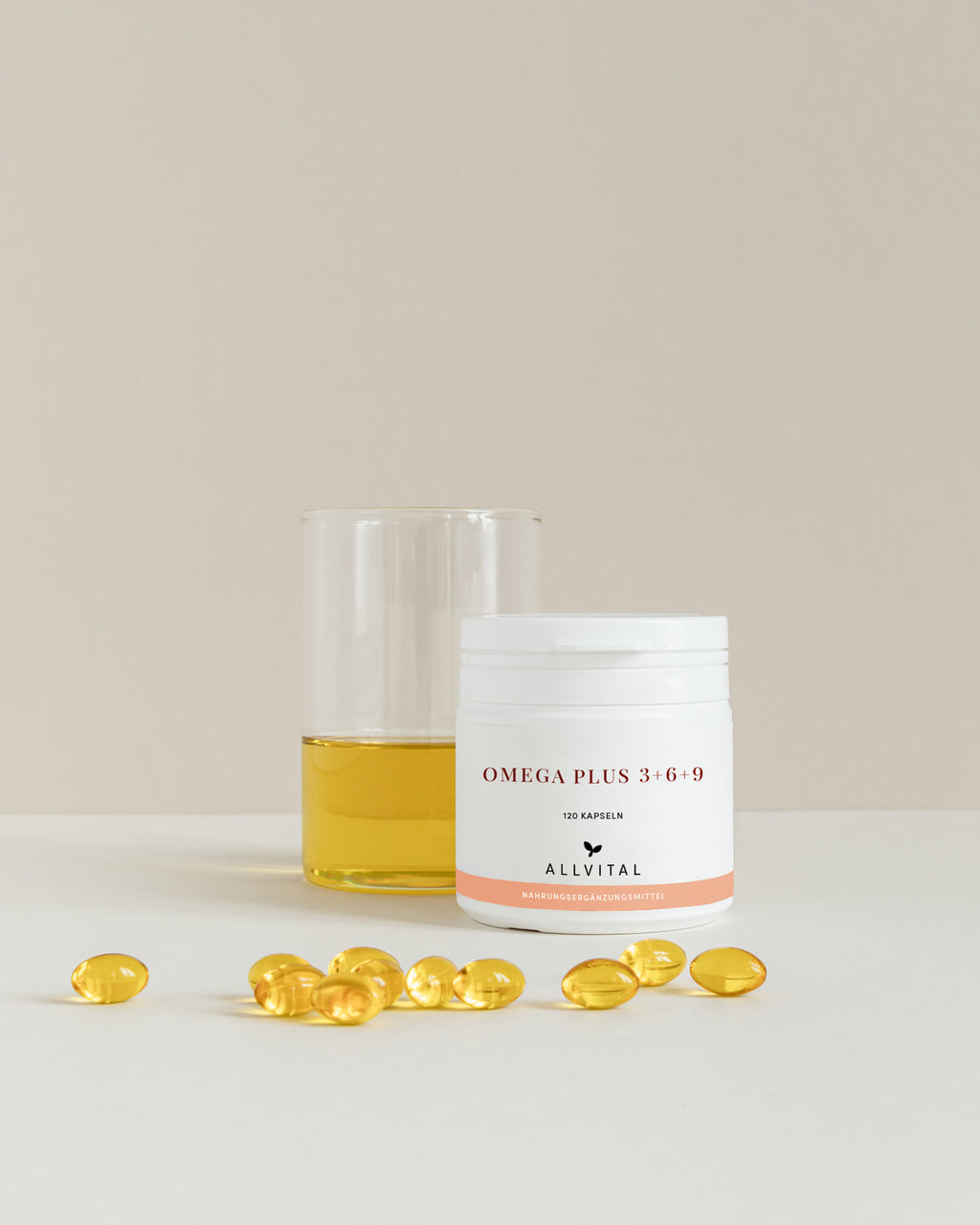 Allvital Omega Plus vegan enthält die Omega-3-Fettsäure alpha-Linolensäure, die Omega-6-Fettsäuren gamma-Linolensäure und Linolsäure und Ölsäure, eine Omega-9-Fettsäure. 