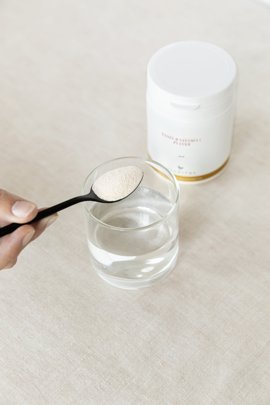Allvital Lysin und Vitamin C Pulver vegan. Gut für die Kollagenbildung, Blutgefäße, Knochen, Knorpel, Haut und Zähne. Schützt vor oxidativen Stress.