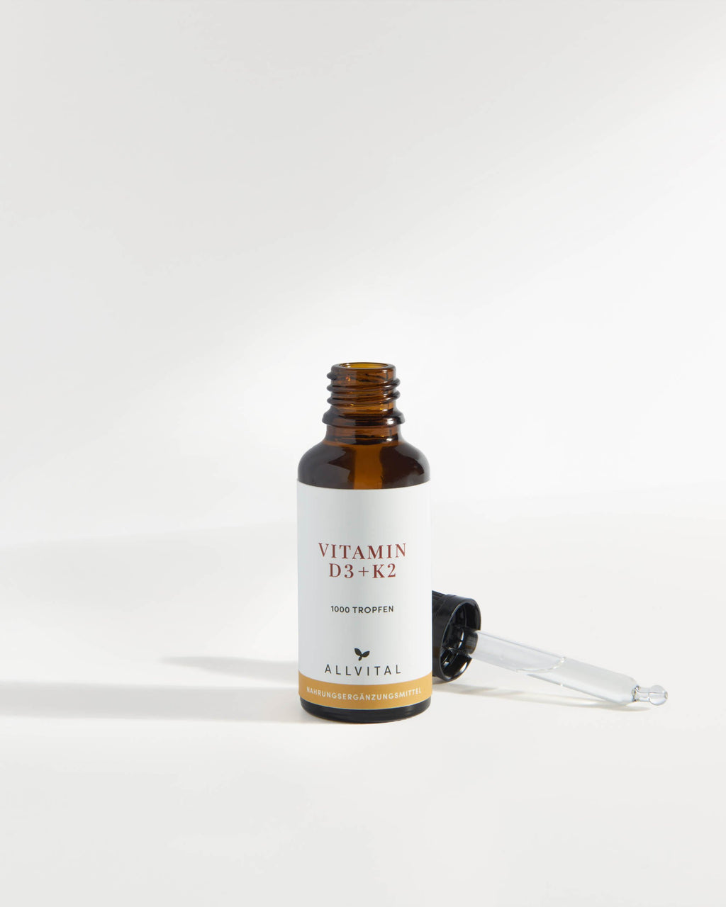 Allvital Vitamin D3 und K2 in öliger Tropfenform. Vitamin D und Vitamin K2 sind fettlösliche Vitamine. Für gesunde Knochen und Zähne, stärkt das Immunsystem.